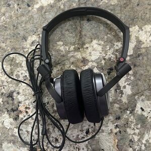 Sony MDR-NC7 noise-canceling Over-Ear Headphones